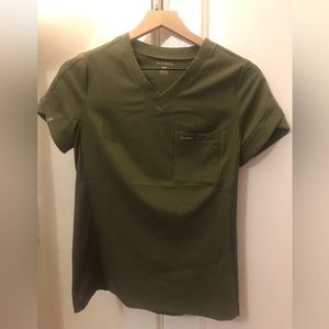 Jaanuu scrub set. XXS Catalina tops and tulip XXS petite pants.